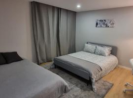 Confortável ensuite 1 privado centro da cidade，位于波瓦-迪瓦尔津的酒店