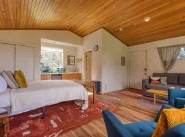 #StayinMyDistrict Cape Arago Studio Suite