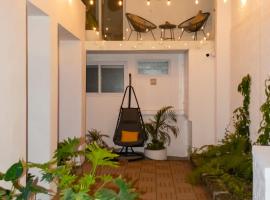 Spacious-Comfortable, King bed, Miraflores Area H16，位于El Rodeo的公寓式酒店