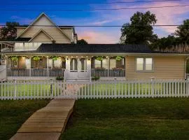 Imperial Porch Haven Cozy Fire Pit Fenced Yard