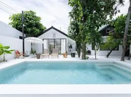 Stunning Pool Villa - In Old Town Chiang Mai