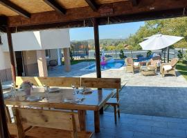 Holiday Home Gra ec - Three Bedroom Holiday Home with swimming pool，位于萨格勒布的酒店