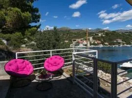 Holiday Home Magazin- One Bedroom Apartment with Terrace and Sea View