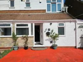 Pass the Keys Modern Home Three Bedrooms Nr Molineux Stadium