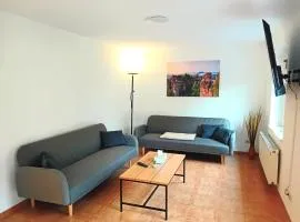 Seyfarthrooms - Ferienwohnung Zum Dorfladen Rathen - zentrale Lage mit direkter Anbindung an das Wanderwegenetz, moderne Inneneinrichtung