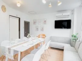 梅田まで電車で4分usjまで10分 最大10人 シャワー2箇所 3階貸し切り