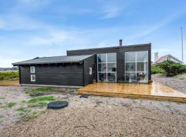 Beautiful Holiday Home In Sondervig，位于灵克宾的酒店