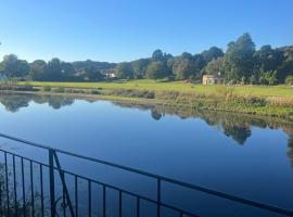 Cozy 2 BDRM Apartment Nr the World Heritage Site of Saltaire，位于索尔泰尔的酒店