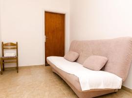 Guest House Kiko - Apartment with Balcony A5，位于波梅纳的酒店