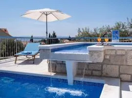 Villa Blue Sky - Three Bedroom Villa with Pool