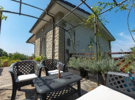 Villa Allegra Apartments in The Nature，位于Pozzolgroppo的酒店