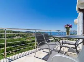 Apartment Feel Phili - Two Bedroom Apartment with Balcony and Sea View