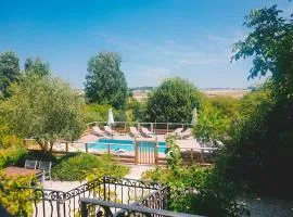 Gite Chez Grigri pour max 11 pers avec piscine chauffée et jardin