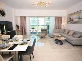 2BR Enchanted Hideaway with Pool & Gym Al Raha，位于Yas Island的酒店