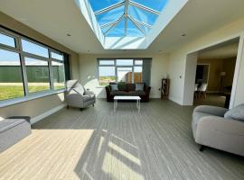 Luxury Isla Cottages, Bourne! Dog-Friendly, Countryside Views, Garden, Parking, 5mins Pubs - Family Holiday，位于Lincolnshire的酒店