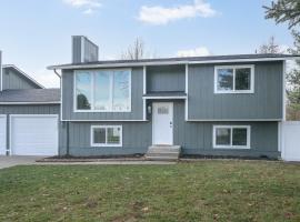 Spacious Family Villa only 13 mi from Silverwood
