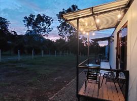Serenity Rooms Arenal，位于Guayabal的酒店
