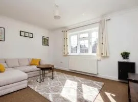 Modern 4-Bed House Corporate & Group Friendly