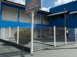 Hotel Líder，位于Barraca do Cabral的酒店