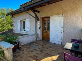 Appartement 2 chambres avec terrasse，位于Polliat的酒店