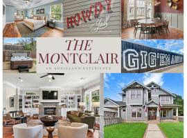 Luxury 5 BR 4 Bath, Hot Tub, Outdoor Kitchen, Across Street from Kyle Field!