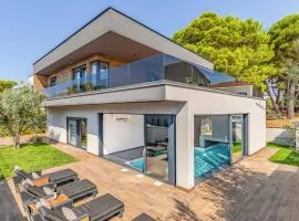 4 Bedroom Awesome Home In Fazana