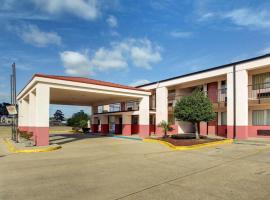 Econo Lodge Inn & Suites Forest，位于佛瑞斯特的酒店