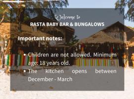 Rasta Baby Bar & Bungalows - Suitable for young travelers，位于阁帕延岛拉廊机场 - UNN附近的酒店