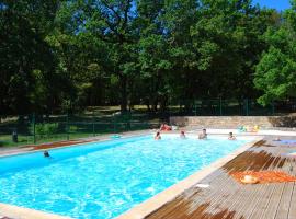 Lagrange Grand Bleu Vacances - Residence Les Ségalières，位于格拉马的酒店