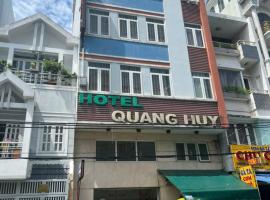 Quang Huy Hotel，位于胡志明市的酒店