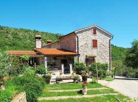 Haus Salakova a lovely vintage stone house，位于拉巴克的酒店