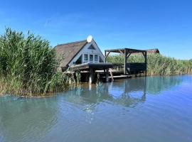 Seehütte Neusiedlersee inklusive Boot，位于拉斯特的酒店