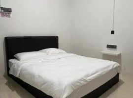 23 Inn Queen Bedroom with share bathroom