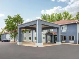 Super 8 by Wyndham McHenry Fox Lake Area