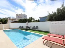 2 apartamentos en una excelente villa de playa compartiendo Piscina y Jardín