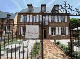 Hôtel Restaurant Auprès d'Angèle，位于Marcillac-Vallon的酒店