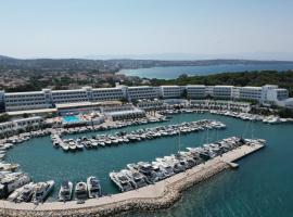 Altin Yunus Hotel & SPA - Çeşme，位于切什梅的酒店