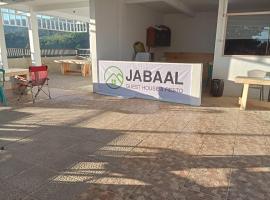 JABAAL GUEST HOUSE and RESTO，位于森纳儒的酒店