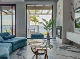 Agnanti villa Seafront with Pool