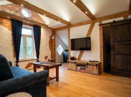 Korter vanalinna peat&auml;naval，位于维尔扬迪的带停车场的酒店