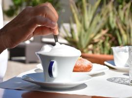 Hotel Villa del Sole，位于切萨雷奥港的酒店