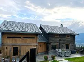 Rudland Gård - Unik gårdsovernatting i stabbur fra 1750