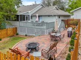 Fire Pit and Screened Porch Holiday Island Home!