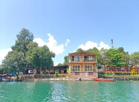 Hotel Rivveria，位于马哈巴莱斯赫瓦尔的酒店
