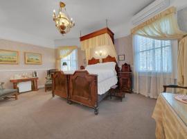 Romantic Victorian Getaway The Blue Room，位于Sutter Creek的酒店