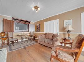 Romantic Victorian Getaway The Hideaway，位于Sutter Creek的酒店