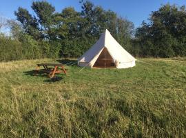 Green Fields Glamping，位于格洛斯特的豪华帐篷