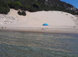 PETROS ROOMS to LET KALOGRIA BEACH，位于卡洛吉亚的酒店