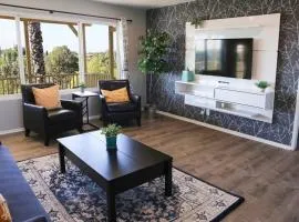 GREAT VIEWS - Over the Oaks - Stylish - Whole Home