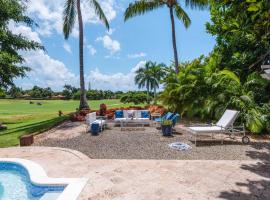 Cozy villa with golf course view in Casa de Campo，位于Cajuiles的酒店